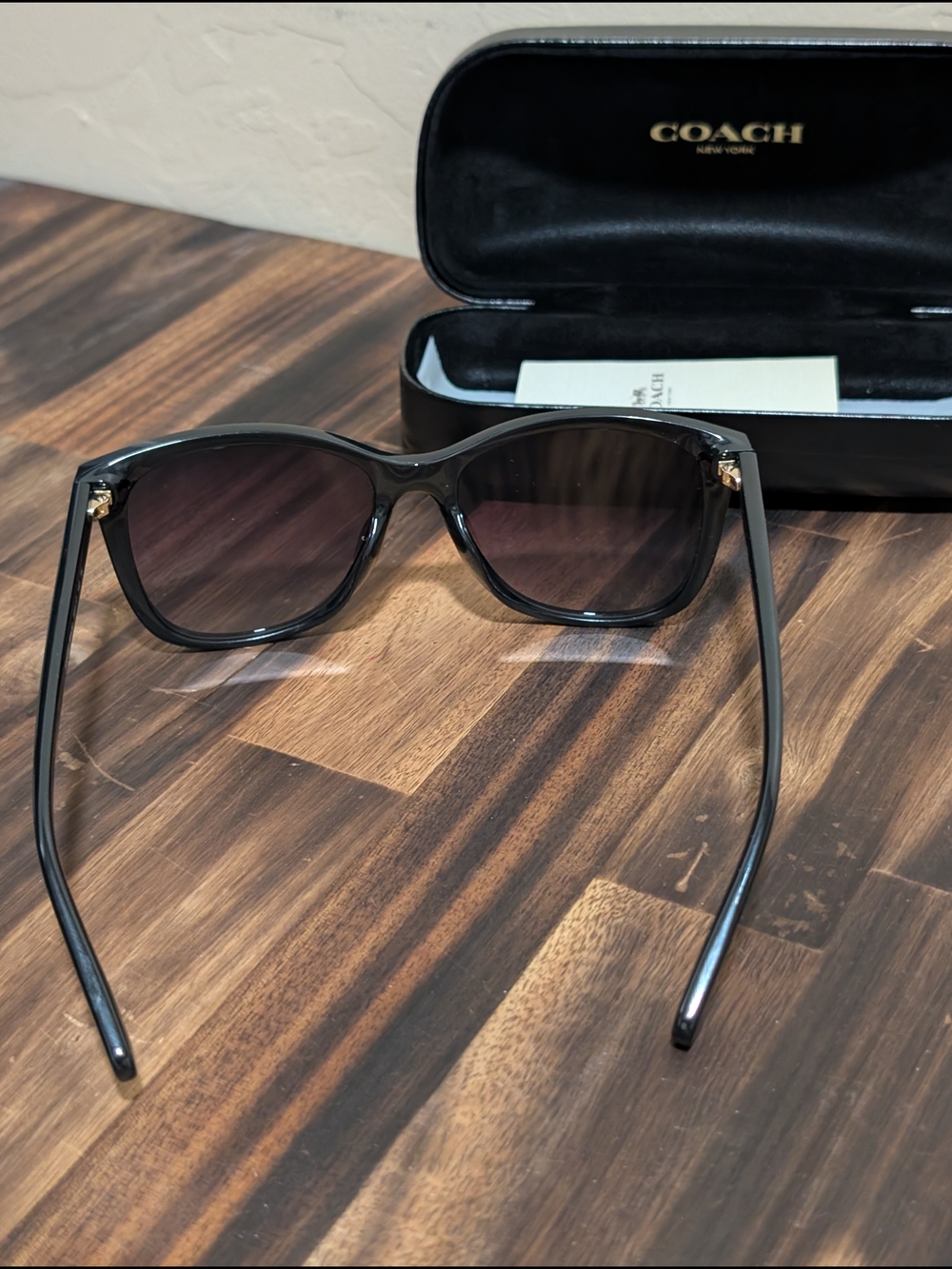 New Womans Coach Black Frame Sunglasses HC 8369U W/Leather Case - Picture 15 of 16